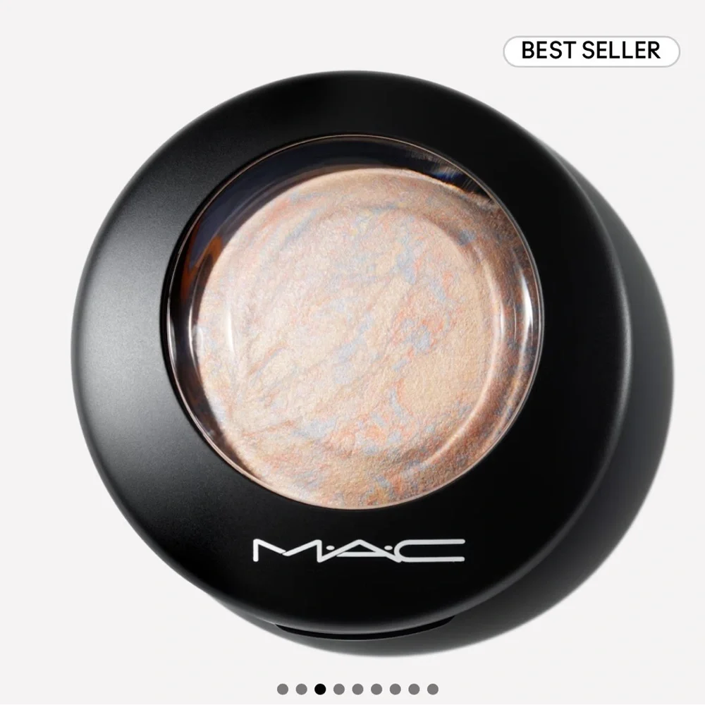 New in Box Mac Cosmetics Mineralize Skinfinish in Lightscapade Highlighter